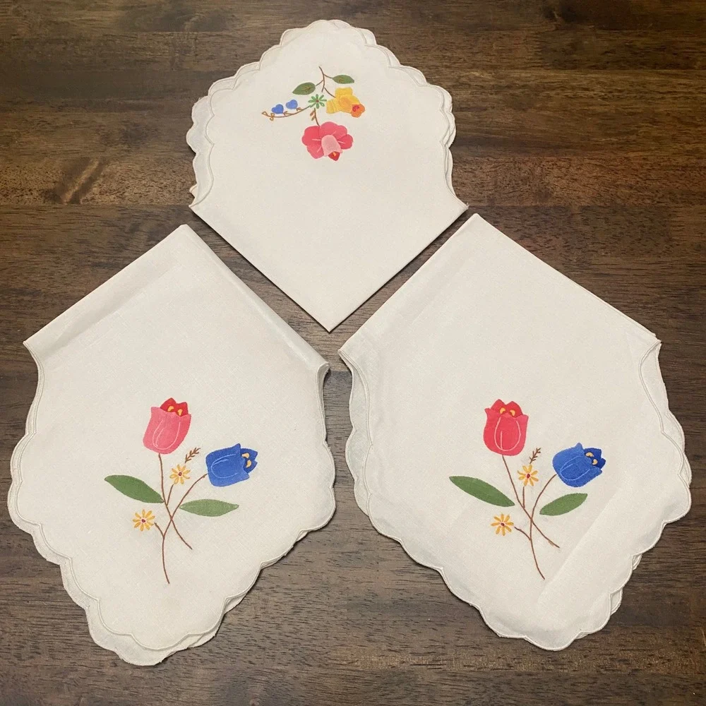Vintage Hand Stitched Floral Applique Tablecloth and 3 Scalloped Napkins